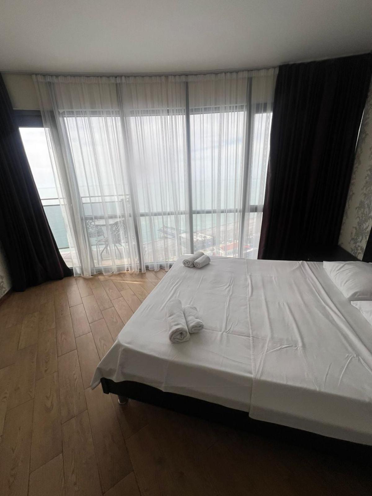 Seaview Panoramic Apartments Orbi Sea Towers Batumi باتومي المظهر الخارجي الصورة
